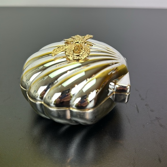 Vtg International Silver Company Small Shell Trinket Jewelry Box with Gold Bow - Picture 8 of 13